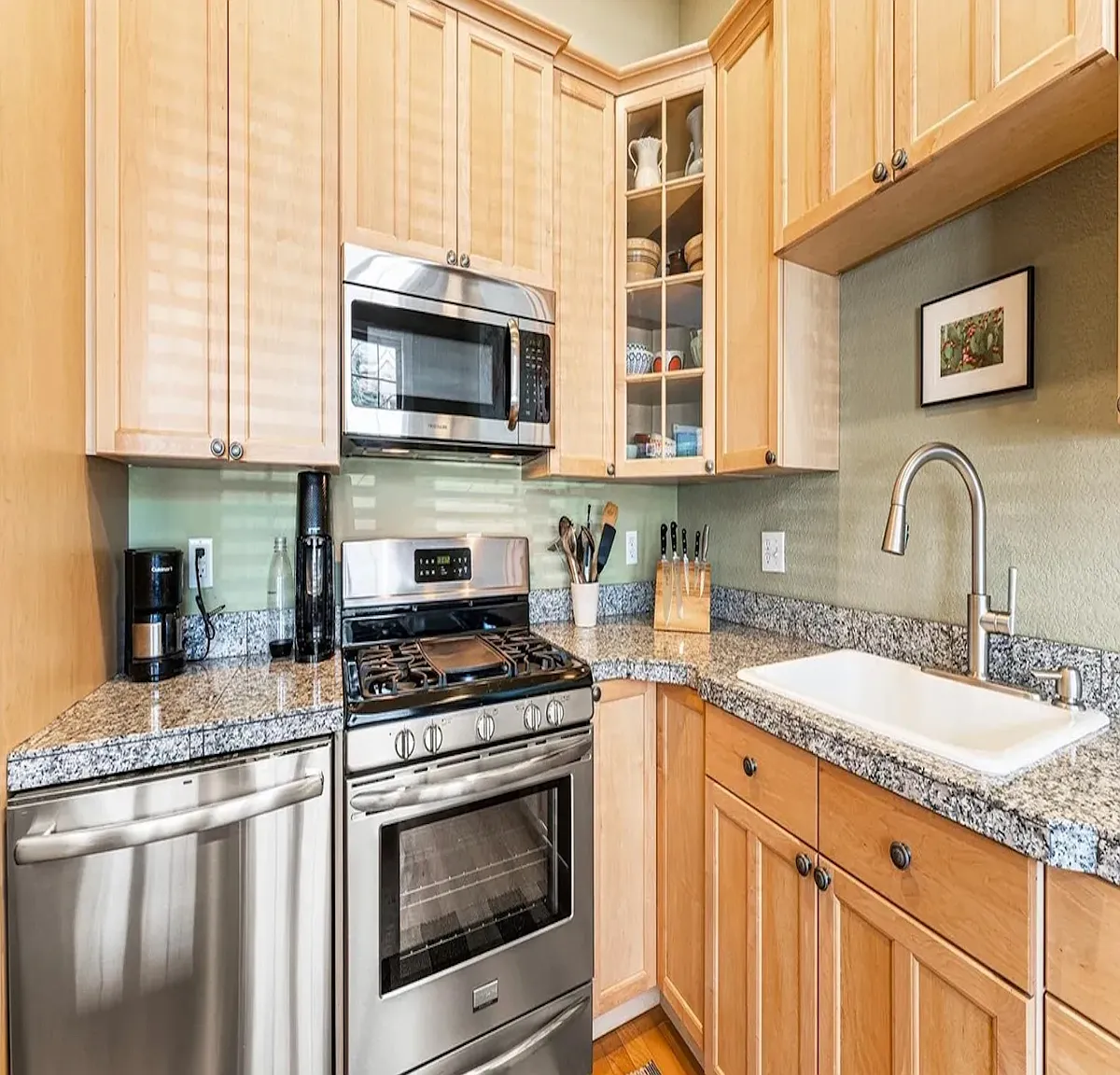 1 bed, 650 sqft, $1,500 — Photo 3
