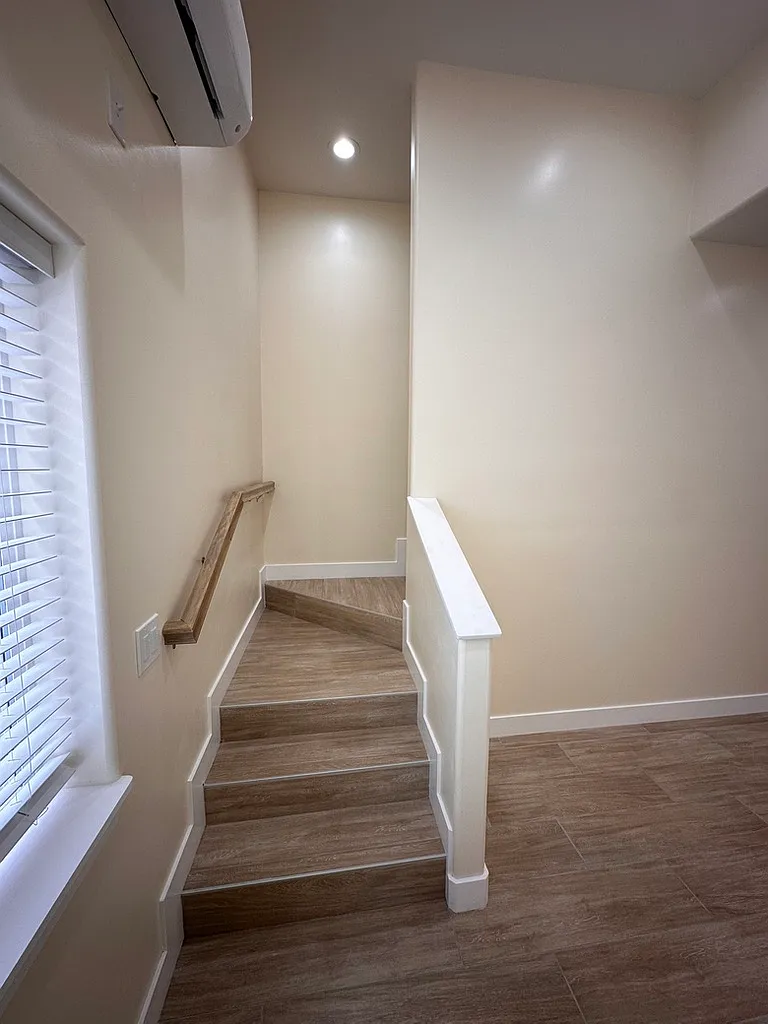 2 bed, 700 sqft, $3,000 — Photo 3