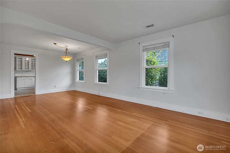 5th image of 511 Louviers Avenue