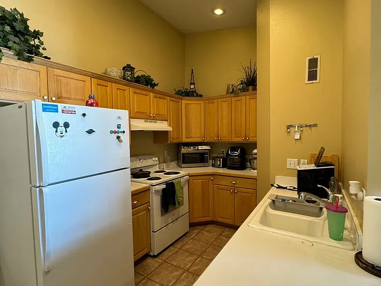 1541 N Riverside Ave #21 — Photo 1