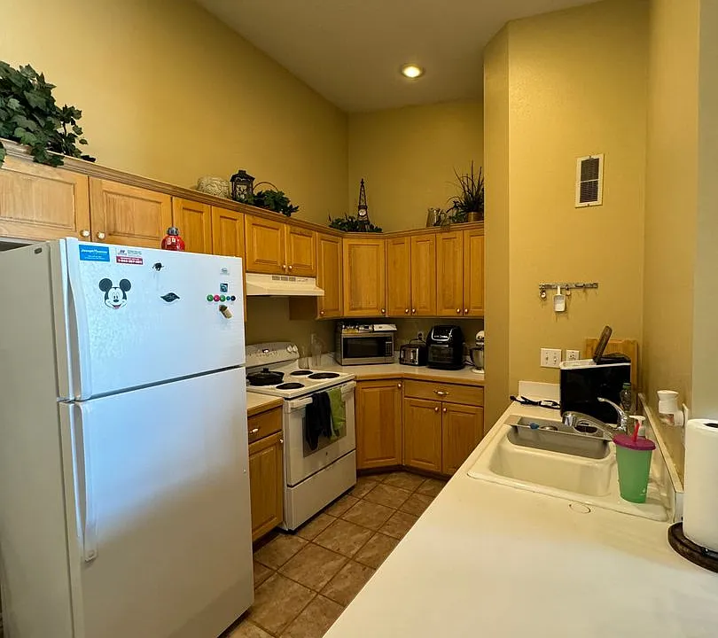 1541 N Riverside Ave #21
