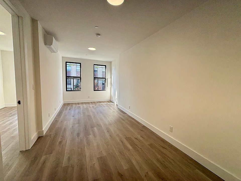 1st image of 902 Rogers Ave #2R