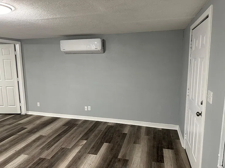 2435 Edwin St NE #4 — Photo 15