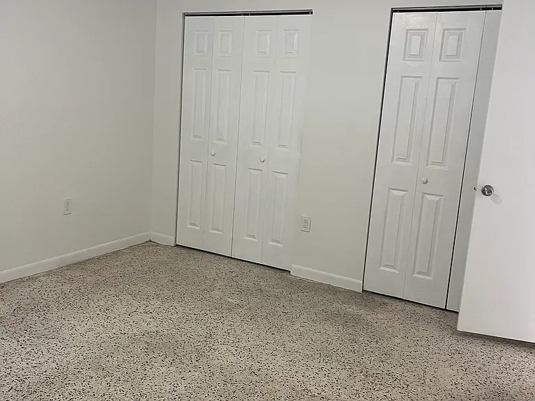 142 SW 18th Ave #10 — Photo 8