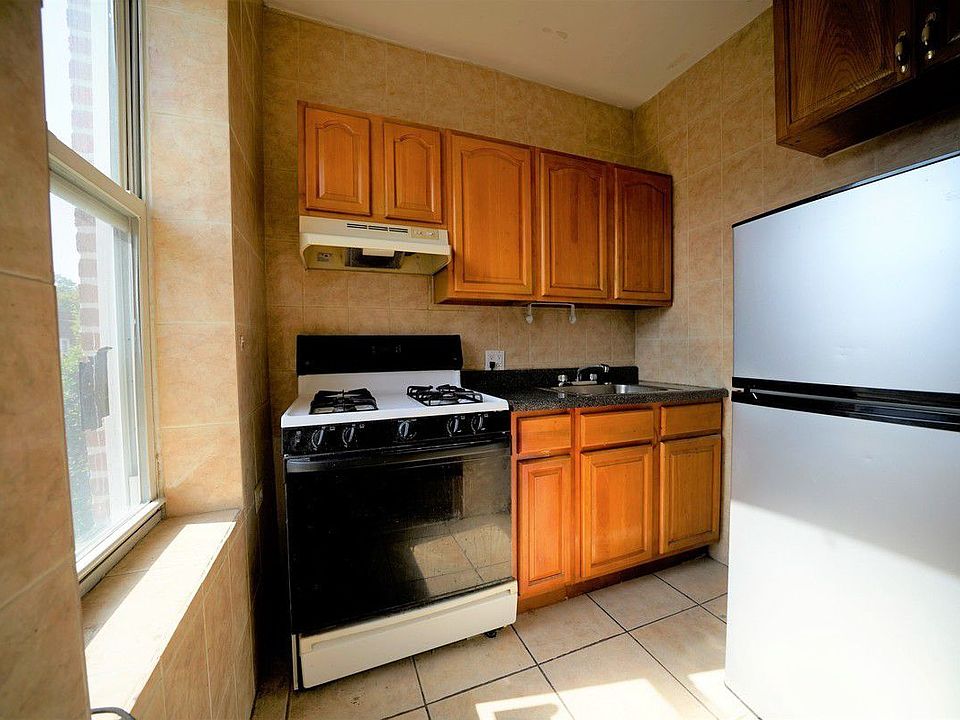 1st image of 2252 21st St #2B