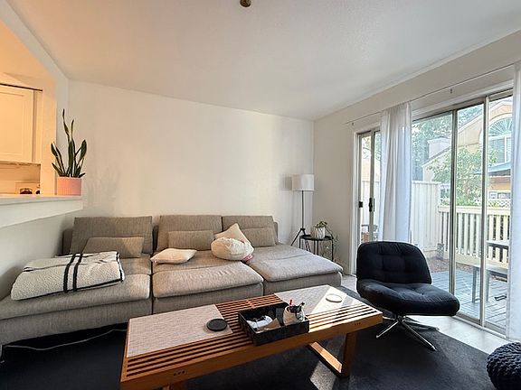 3rd image of 7003 Rodling Dr Unit B