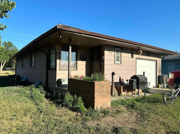709 Franklin Ave, Dorchester, NE 68343
