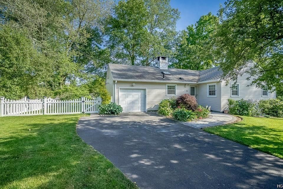 1st image of 14 Sammis Ln