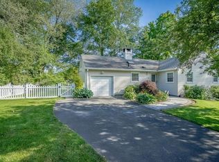 14 Sammis Ln, White Plains, NY 10605