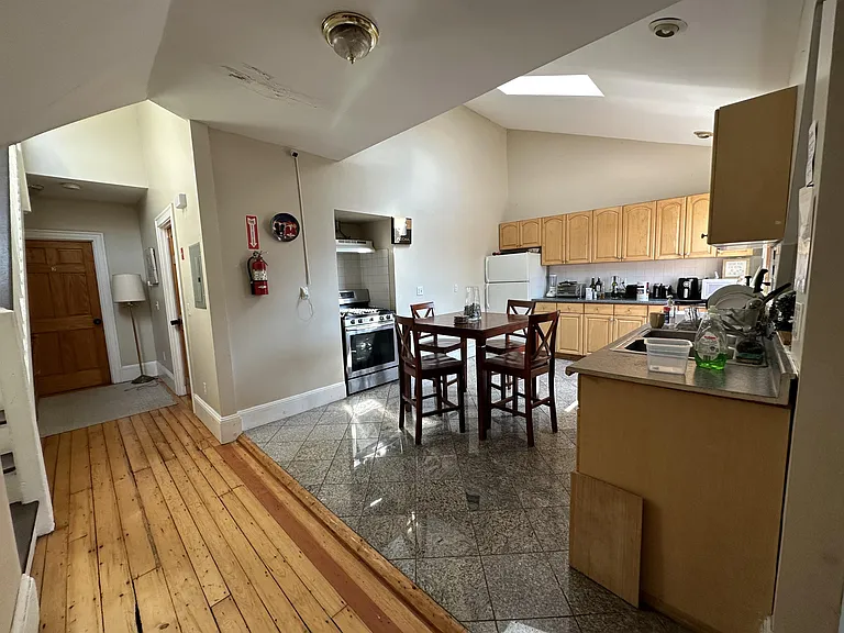 443 Hope St #4 — Photo 8