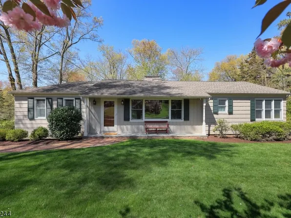 48 Western Blvd, Long Hill Twp., NJ 07933