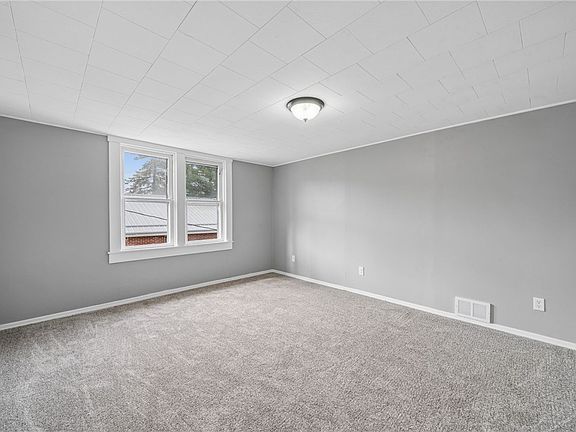 4th image of 526 Butler Rd E