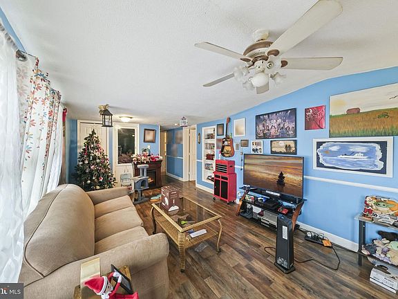 5th image of 335 Bells Dr