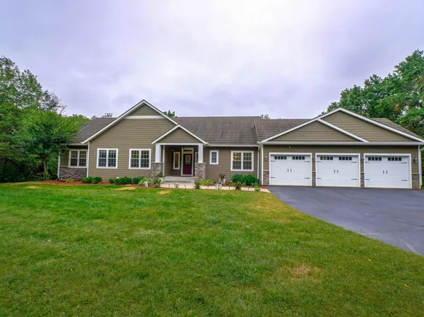 685 Edie Ln, Hudson, WI 54016