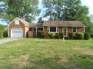 369 Hartford Ave E, Uxbridge, MA 01569