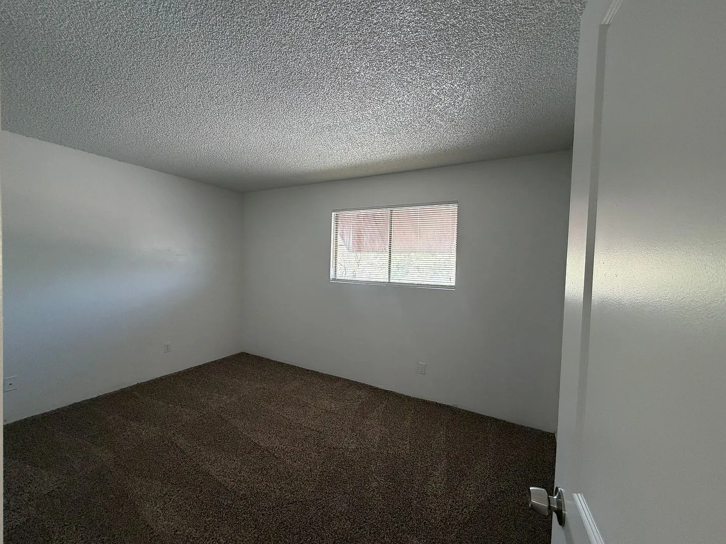 Alvernon2950-10103 — Photo 2