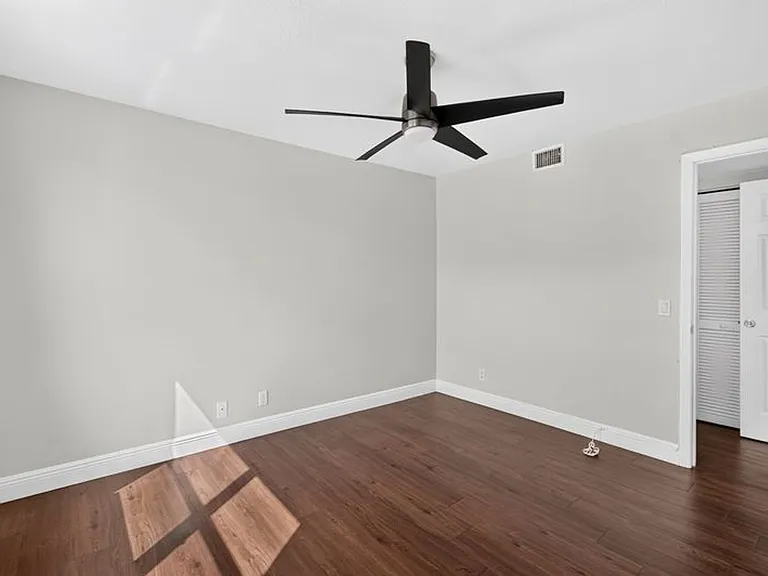 706 Executive Center Dr #23-2-23 — Photo 8