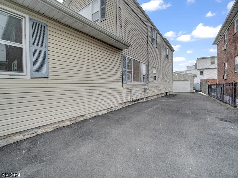 4 bed, 1.0 bath, $2,980 — Photo 4
