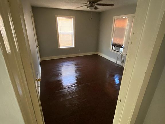 2nd image of 2912 Paige St APT C