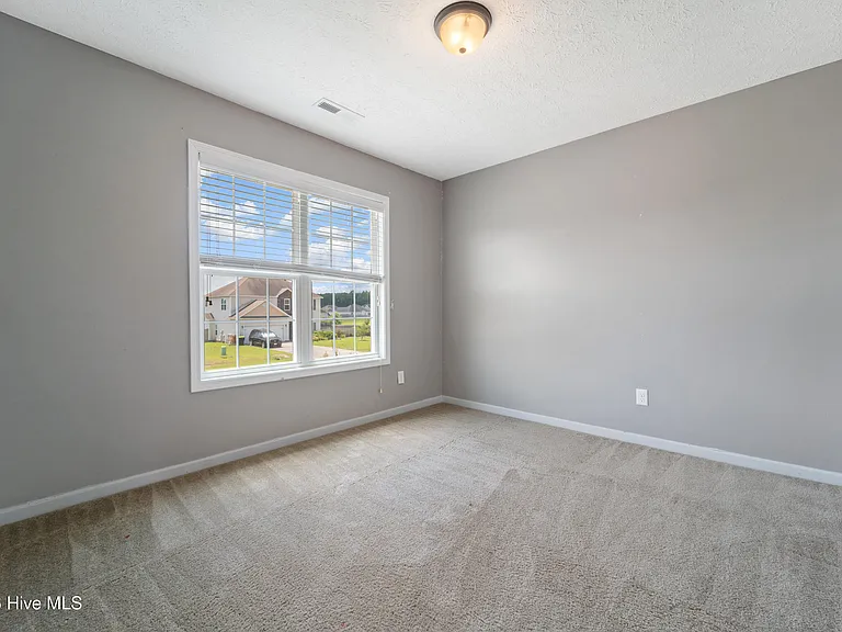 407 S Bluff Cir — Photo 15