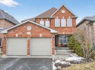 405 Silken Laumann Dr, Newmarket, ON L3X 2J1
