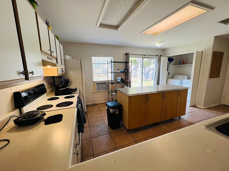 10600 Garbacz Dr — Photo 6
