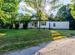 39 Southbridge Rd, Dudley, MA 01571