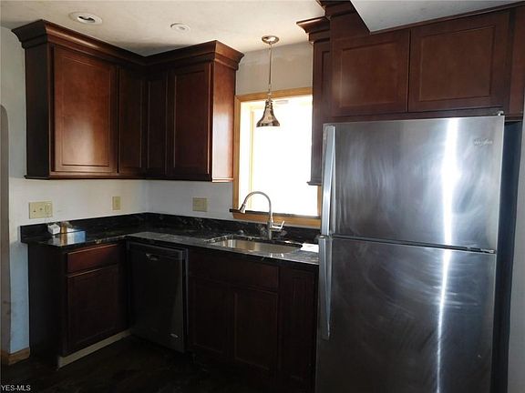 5th image of 16504 Southland Ave