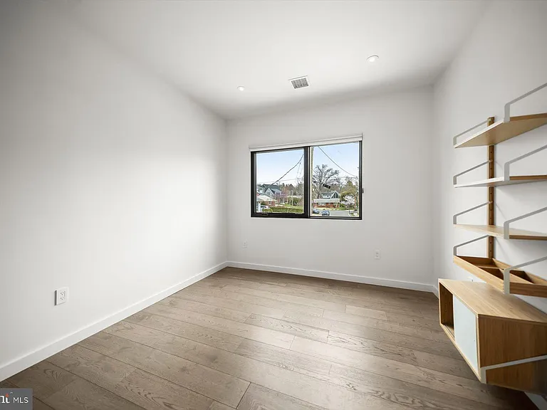 3004 N Underwood St — Photo 34