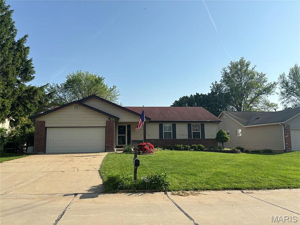 2nd image of 3024 Country Knoll Dr