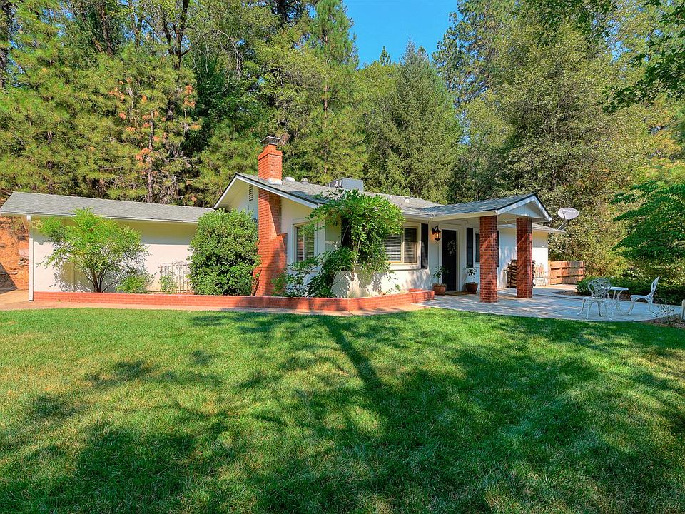 2nd image of 801 Acorn Way