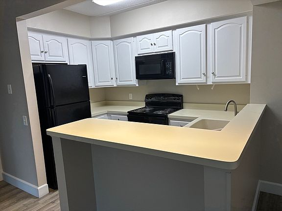 3rd image of 34 Sumner Ave APT 301