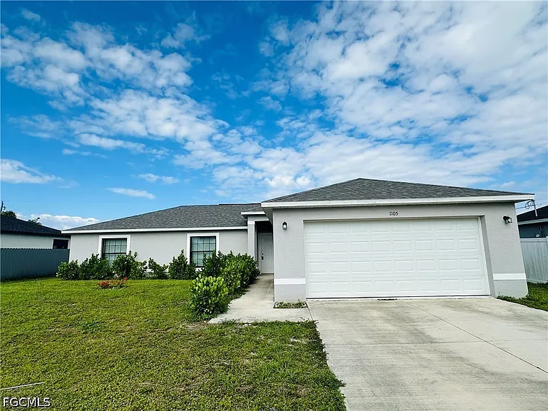 1105 NE 6th Place Cpe — Photo 1