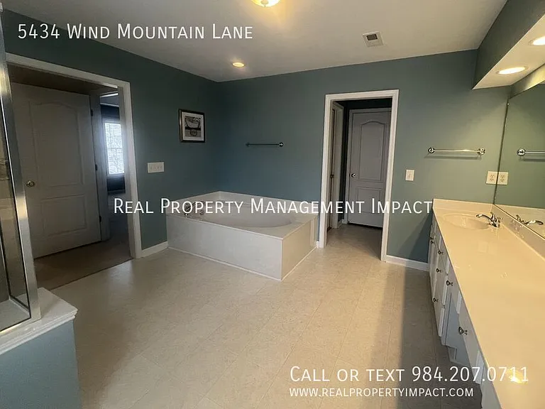 5434 Wind Mountain Ln — Photo 35