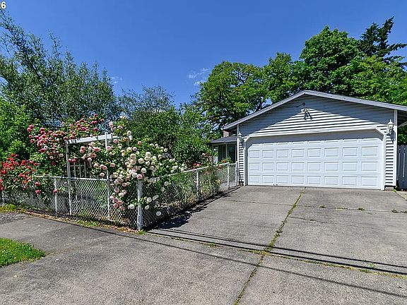 2nd image of 9707 SE Reedway St