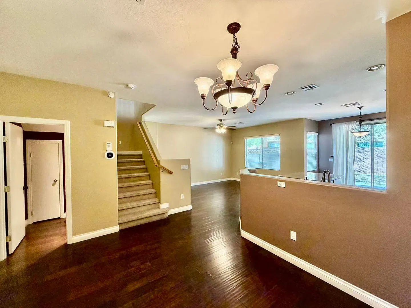 Beautiful 2-story single family home. — Photo 4