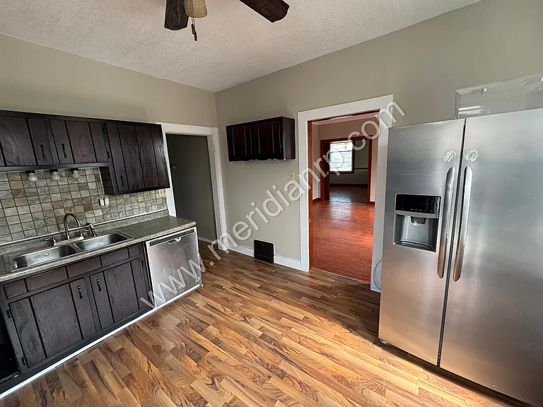 2403 N Clinton St — Photo 6