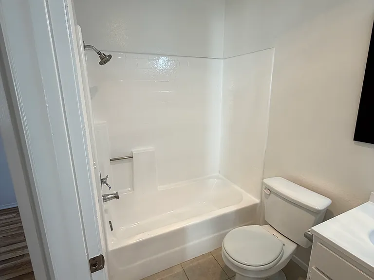 930 Venice Blvd #204 — Photo 19