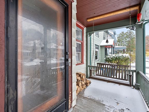 3rd image of 925 Westcott St