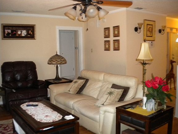 3rd image of 907 Lynn Ln