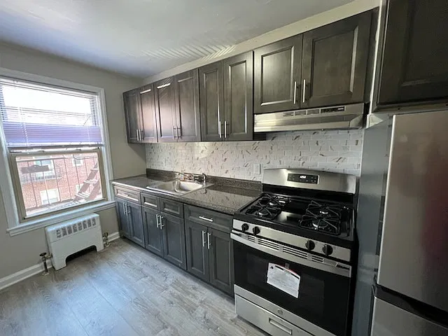 2 bed, 900 sqft, $3,000 — Photo 2