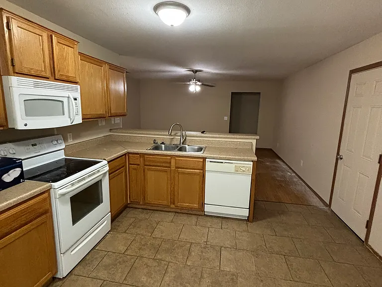 1202 SW Quartz Rd — Photo 4