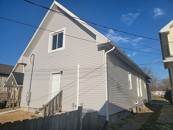 4th image of 1104 N Main St