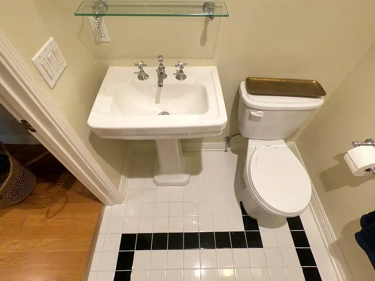 2285 N Beachwood Dr #12 — Photo 27
