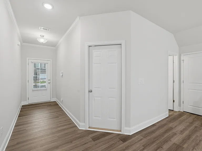2260 Chant St — Photo 12