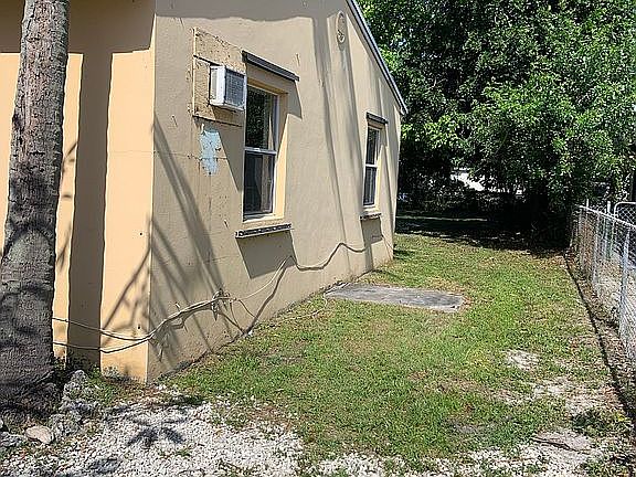 5th image of 1404 NW 2nd Ave