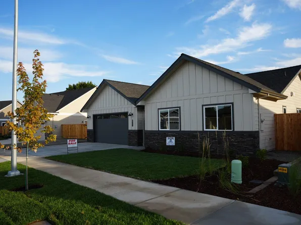 2777 Roberts Rd, Medford, OR 97504