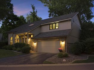 1111 Hollybrook Dr, Wayzata, MN 55391