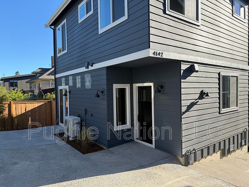 1st image of 4142B 3rd Ave NW