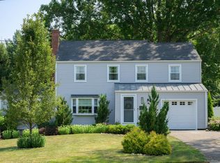 11 Crestwood Rd, West Hartford, CT 06107